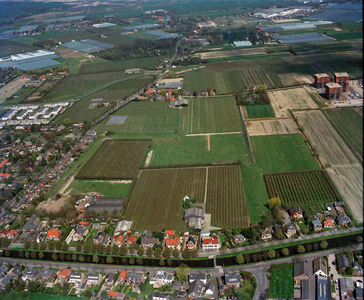 843580 Luchtfoto van de polder Langerak ten noorden van de Leidsche Rijn bij De Meern (gemeente Vleuten-De Meern), uit ...